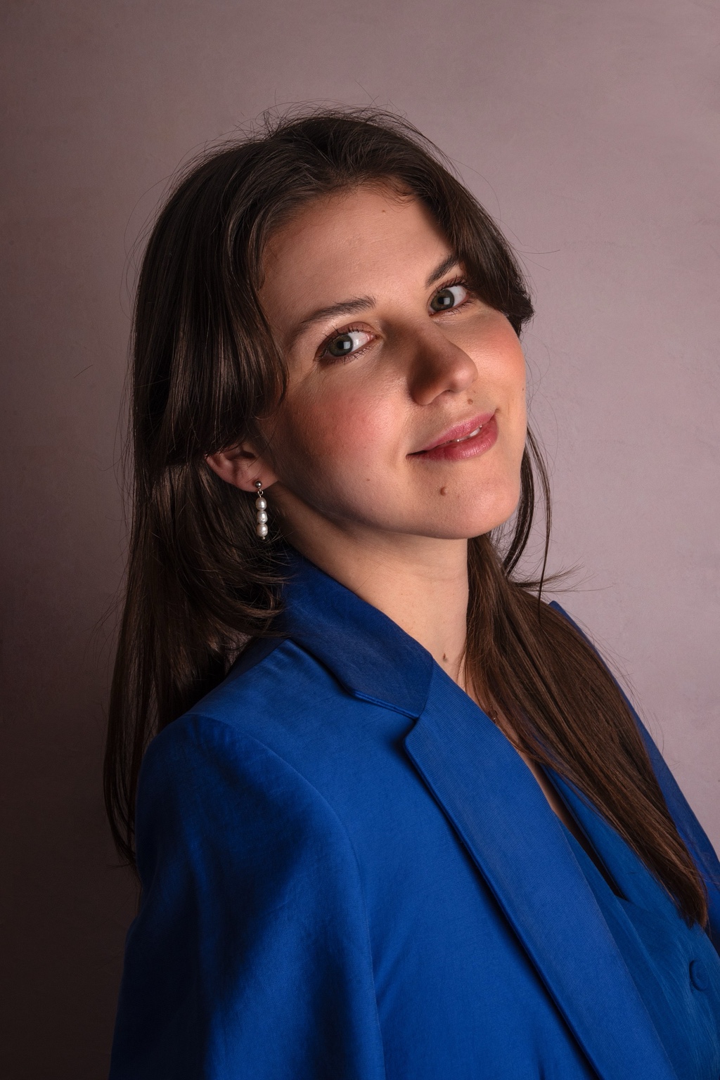 Porträt von Sophie Agnes Berger im blauen Blazer